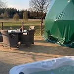 Camp Katur Glamping مكان تخييم
