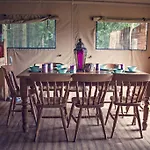 Camp Katur Glamping مكان تخييم